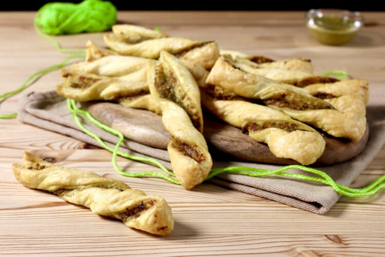 Grissini Di Sfoglia Al Pesto Ricetta Fatto In Casa Da Benedetta