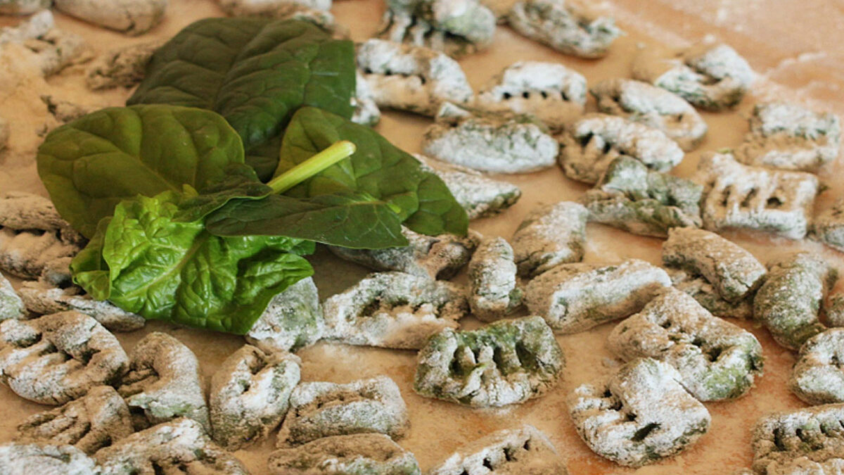 Gnocchi agli spinaci vegan? Ecco il sugo verde che spacca. - Vegan