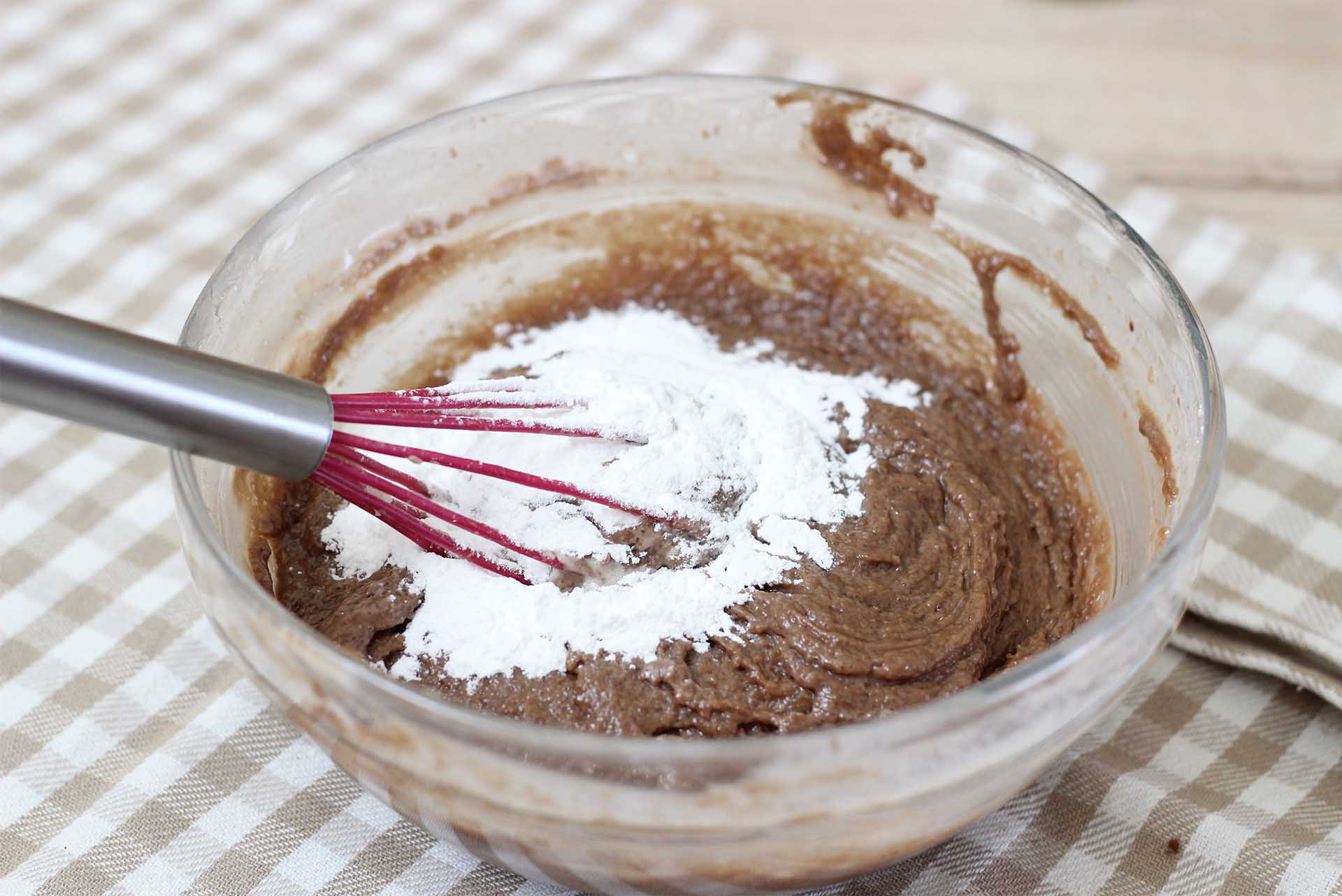 Torta tartufo al cocco con cuore a sorpresa - Step 2