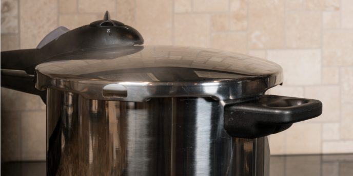 Come cucinare con la pentola a pressione: 17 ricette veloci e consigli utili
