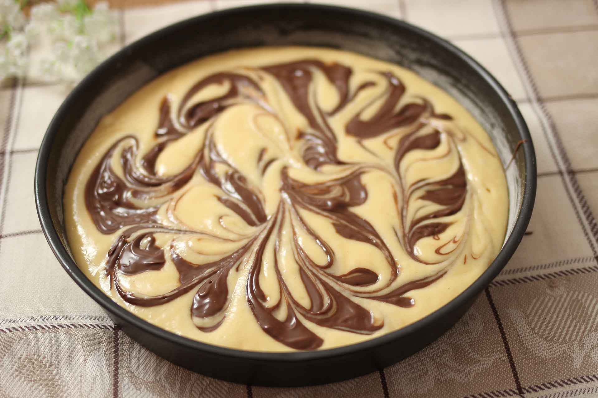 Torta soffice variegata alla Nutella - Step 8