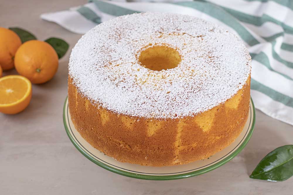 Chiffon cake: la Ricetta originale sofficissima (Ciambellone americano)