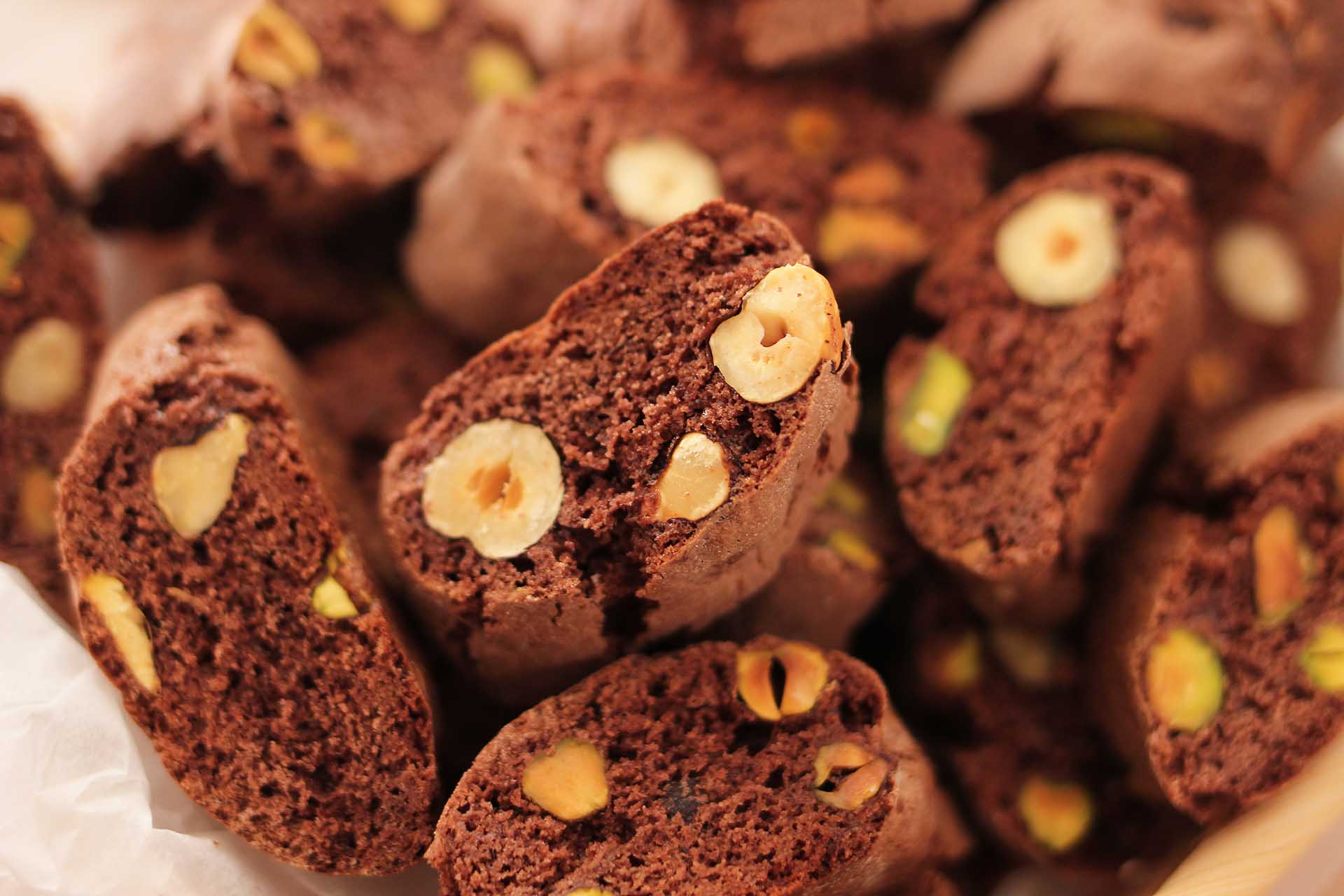 Cantucci al cioccolato con nocciole e pistacchi - Step 5