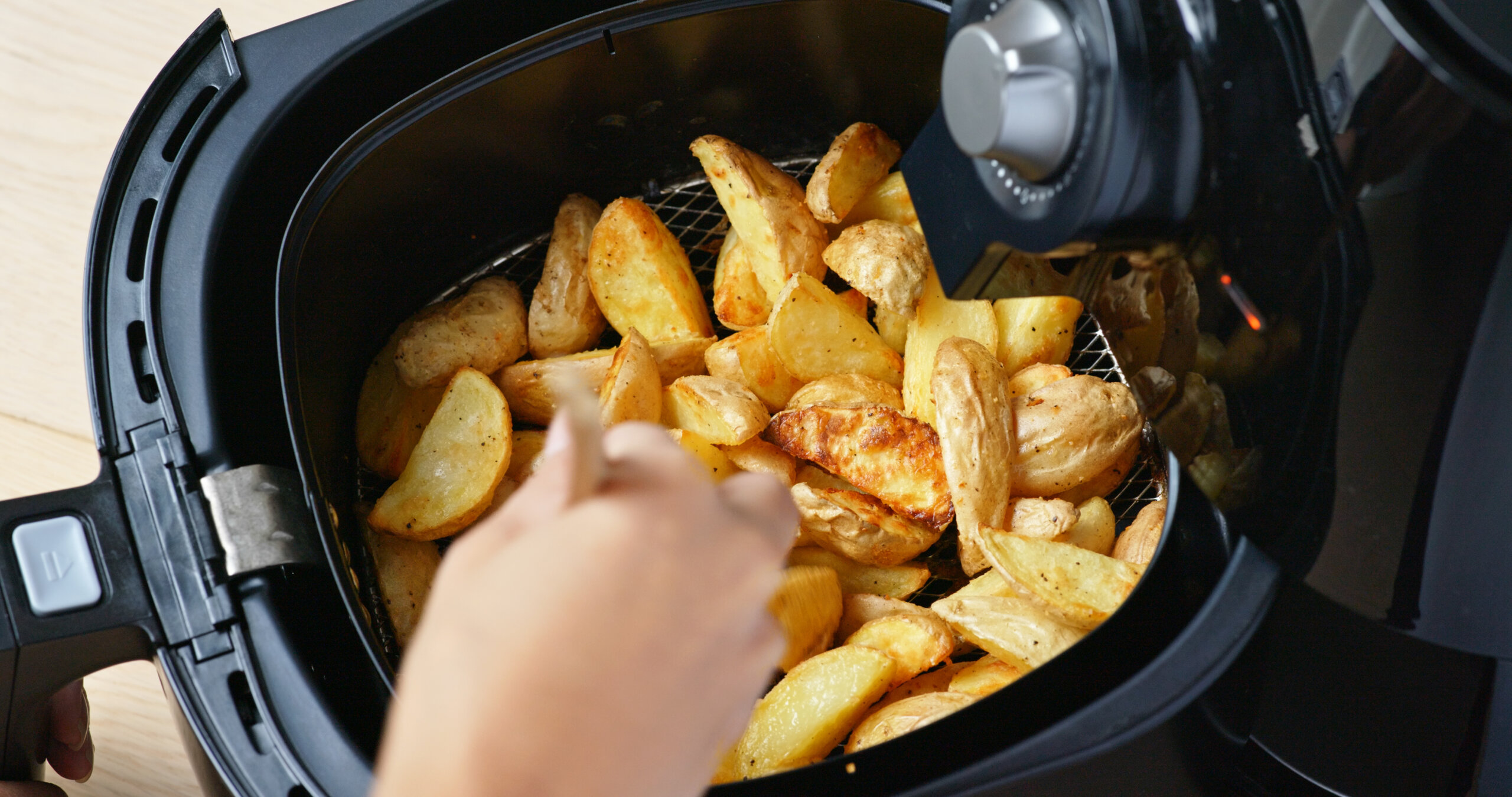 Cuocere le patate nella friggitrice ad aria - Fatto in casa da