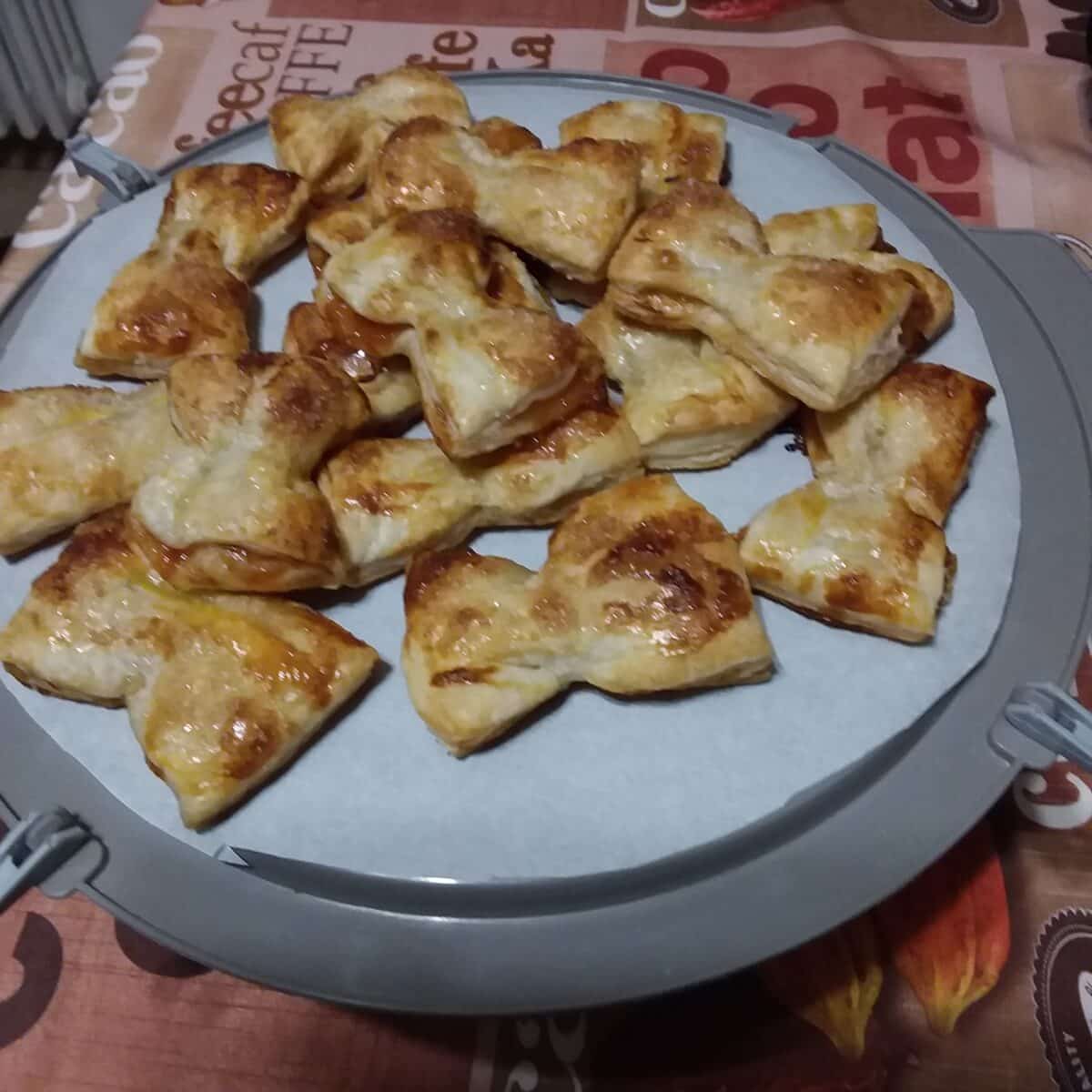 Fiocchetti Di Sfoglia Alla Marmellata Ricetta Fatto In Casa Da Benedetta