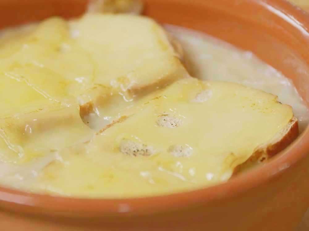 Zuppa di cipolle francese (la soupe à l'oignon), come preparala!
