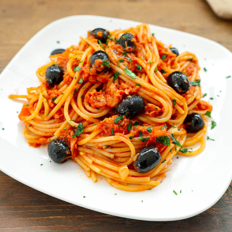 Pasta Alla Puttanesca Con Tonno Ricetta Fatto In Casa Da Benedetta