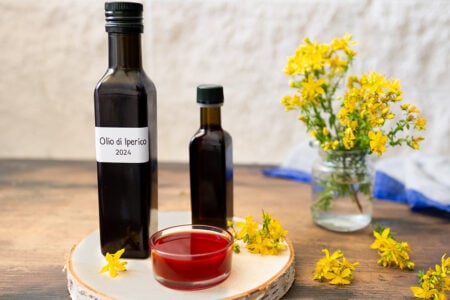 Oleolito di iperico: l’olio di San Giovanni