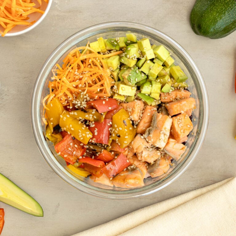 Poke Bowl Di Riso Venere E Salmone Marinato Ricetta Fatto In Casa Da