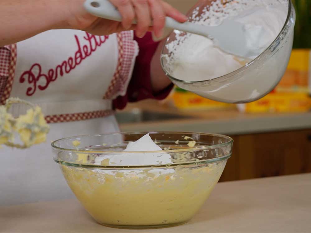 Crostata fredda crema e fragole con biscotti Oro Saiwa - Step 2