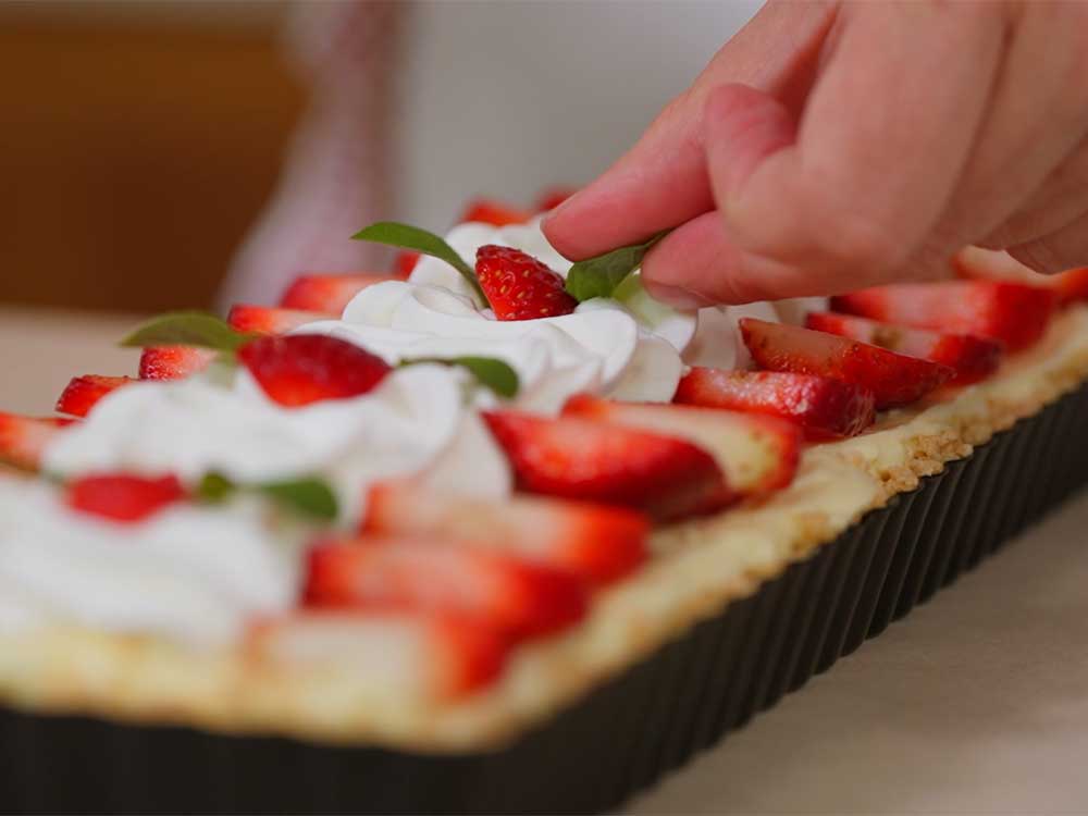 Crostata fredda crema e fragole con biscotti Oro Saiwa - Step 4