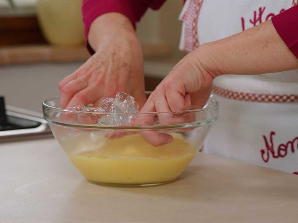 Crostata fredda crema e fragole con biscotti Oro Saiwa - Step 5