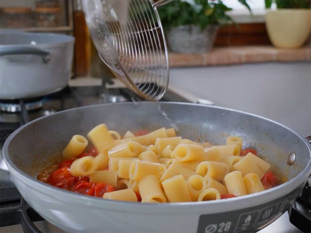 Pasta con alici e pomodorini - Step 8