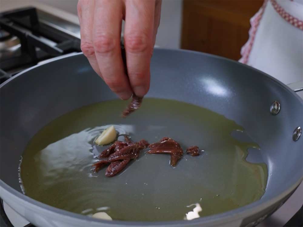 Pasta con alici e pomodorini - Step 1