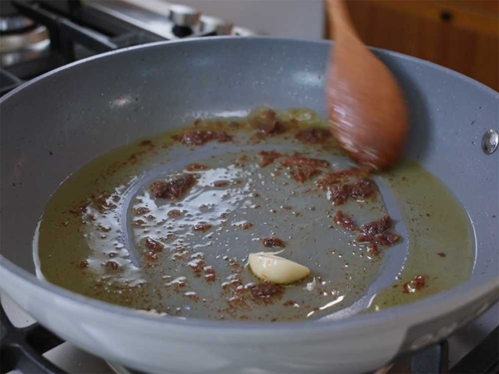 Pasta con alici e pomodorini - Step 2