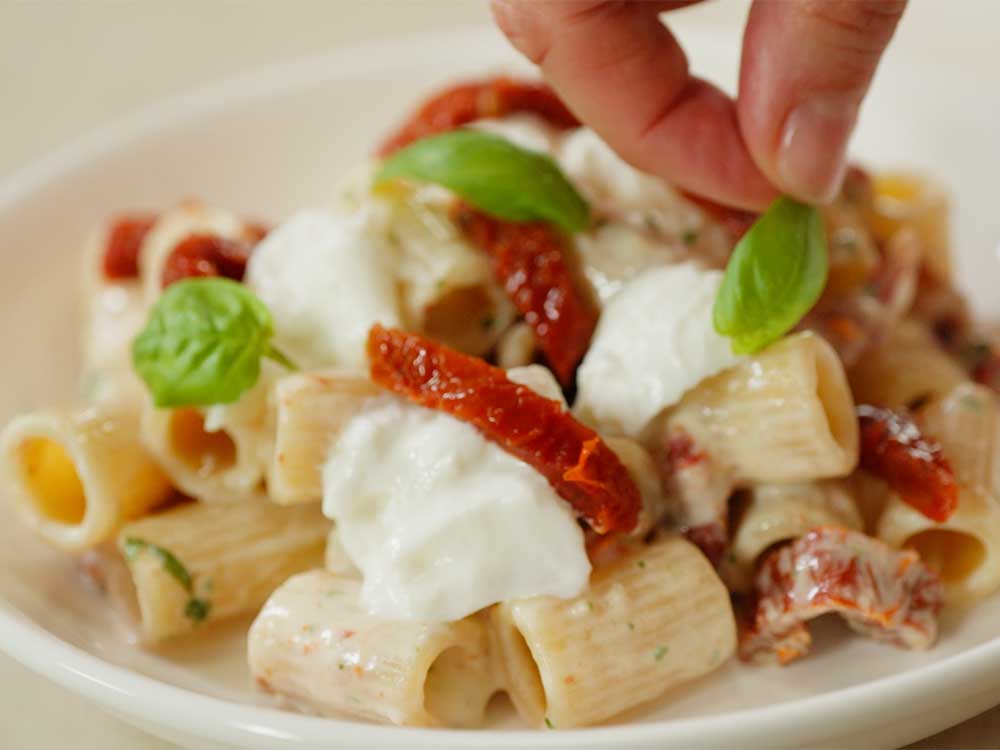 Pasta con crema di burrata e pomodori secchi - Step 7