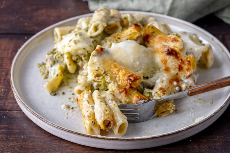 Pasta al forno con broccoli e salsiccia