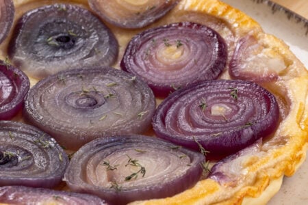 Tarte tatin salata