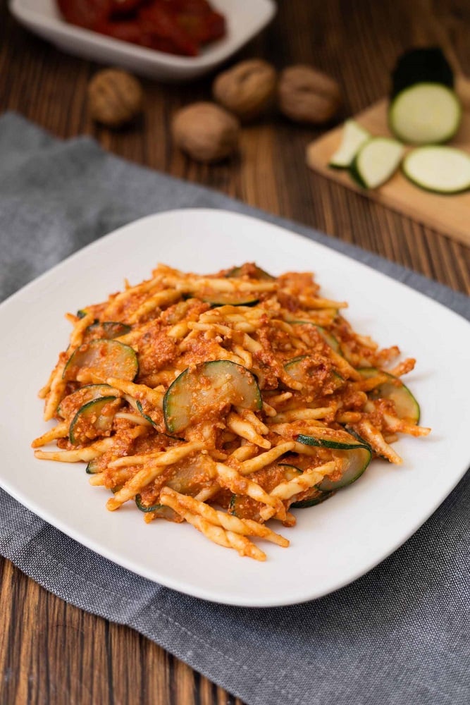 Pasta con pesto di pomodori secchi e zucchine - Step 11