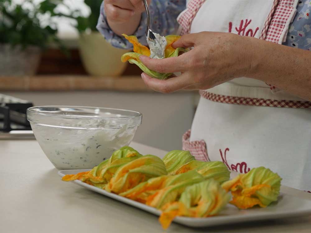 Fiori di zucca ricotta e olive - Step 4