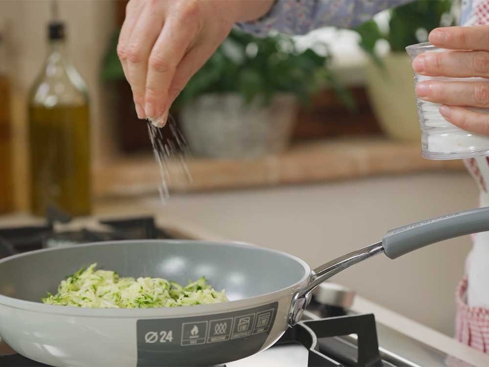 Fiori di zucca zucchine e salmone - Step 2