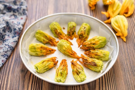 Fiori di zucca zucchine e salmone