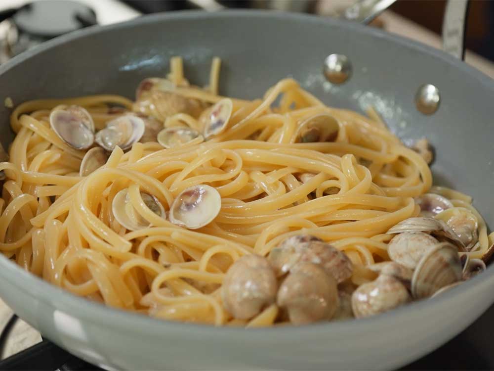 Linguine vongole e fiori di zucca - Step 7