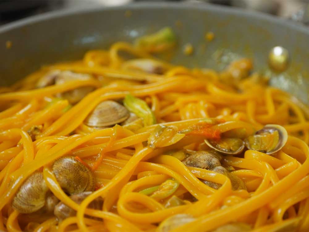 Linguine vongole e fiori di zucca - Step 9