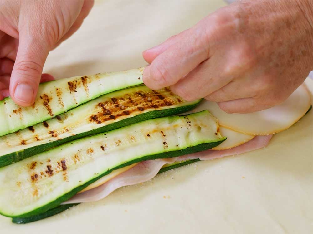 Strudel salato prosciutto e zucchine - Step 6