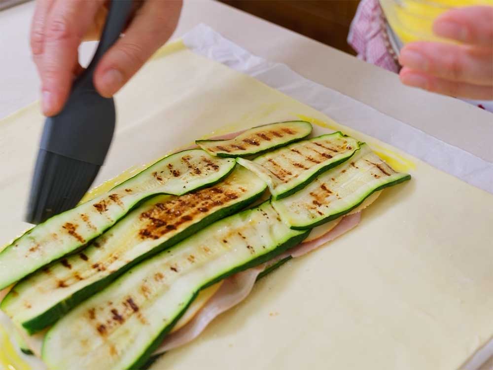 Strudel salato prosciutto e zucchine - Step 7