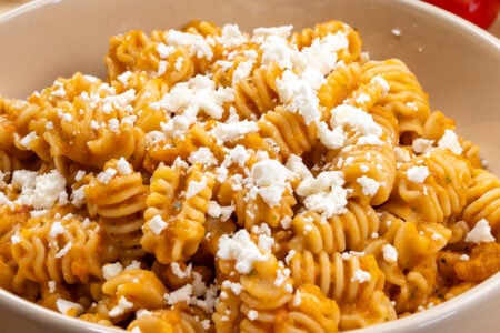 Pasta con crema di verdure estive arrosto e feta