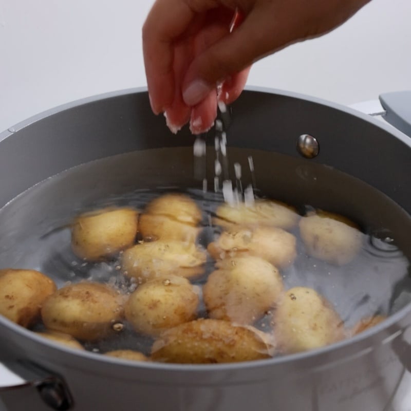 Patate novelle croccanti al formaggio - Step 1