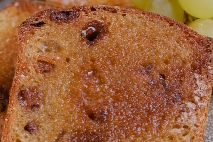 Pane in cassetta uvetta e cannella