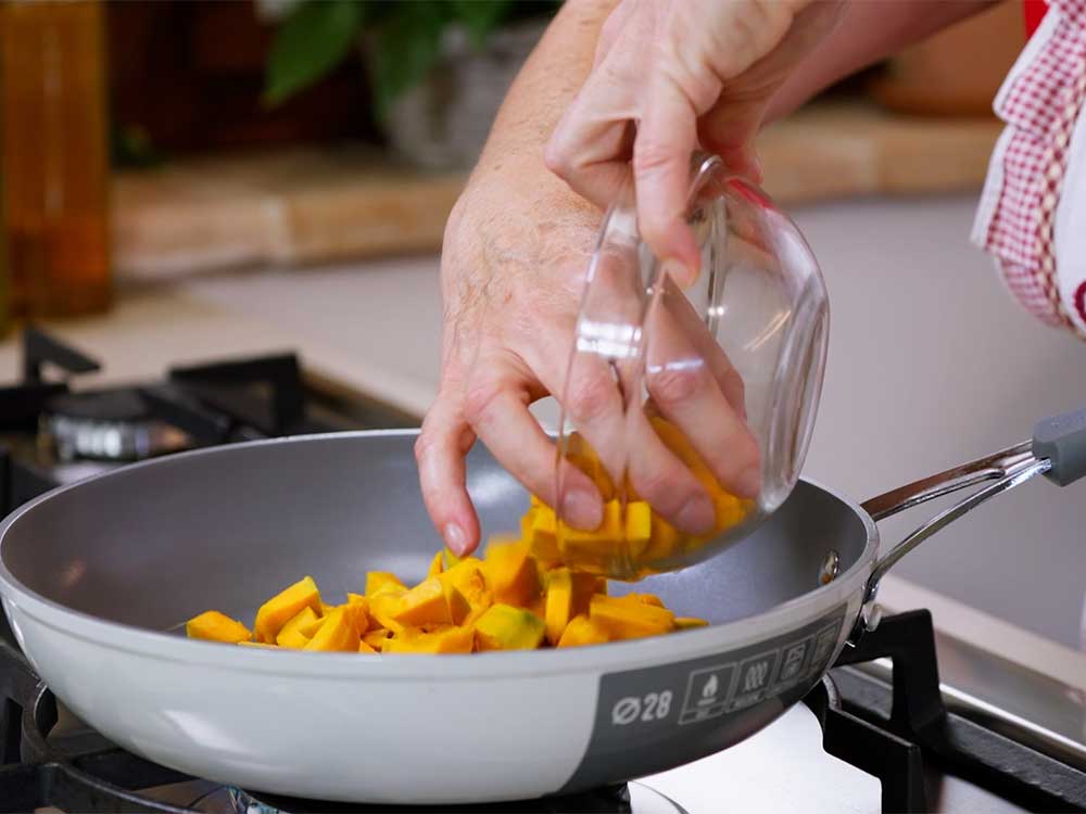 Pasta con pesto di zucca - Step 1