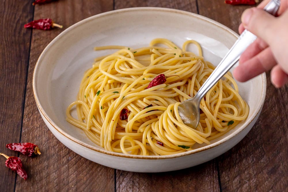 Spaghetti aglio, olio e peperoncino - Step 6