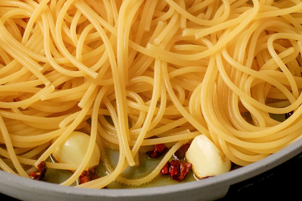 Spaghetti aglio, olio e peperoncino - Step 3