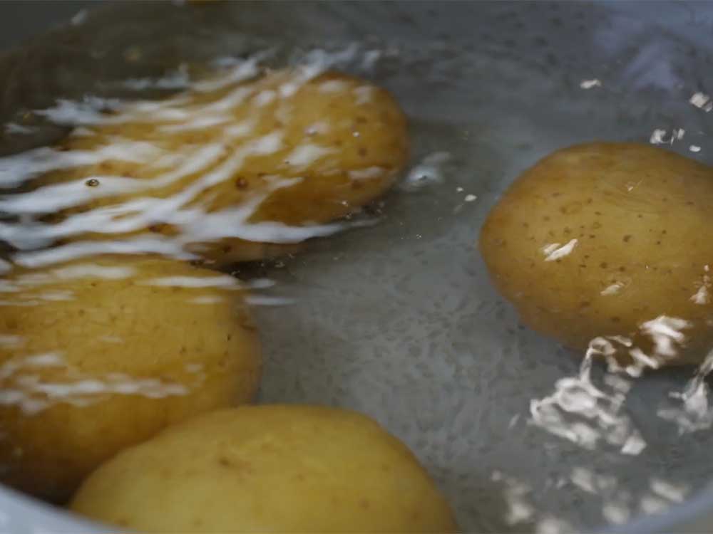 Patate ripiene con pancetta dolce e formaggio - Step 1